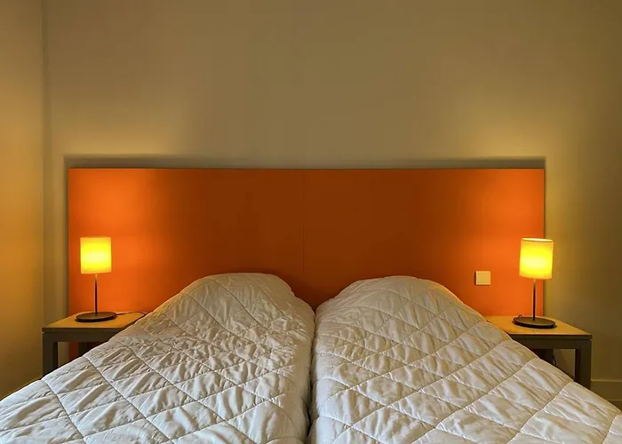 Appartement Avec Piscine, Wifi, A 50M De La Plage De Trestraou - Perros-Guirec - Fr-1-368-403