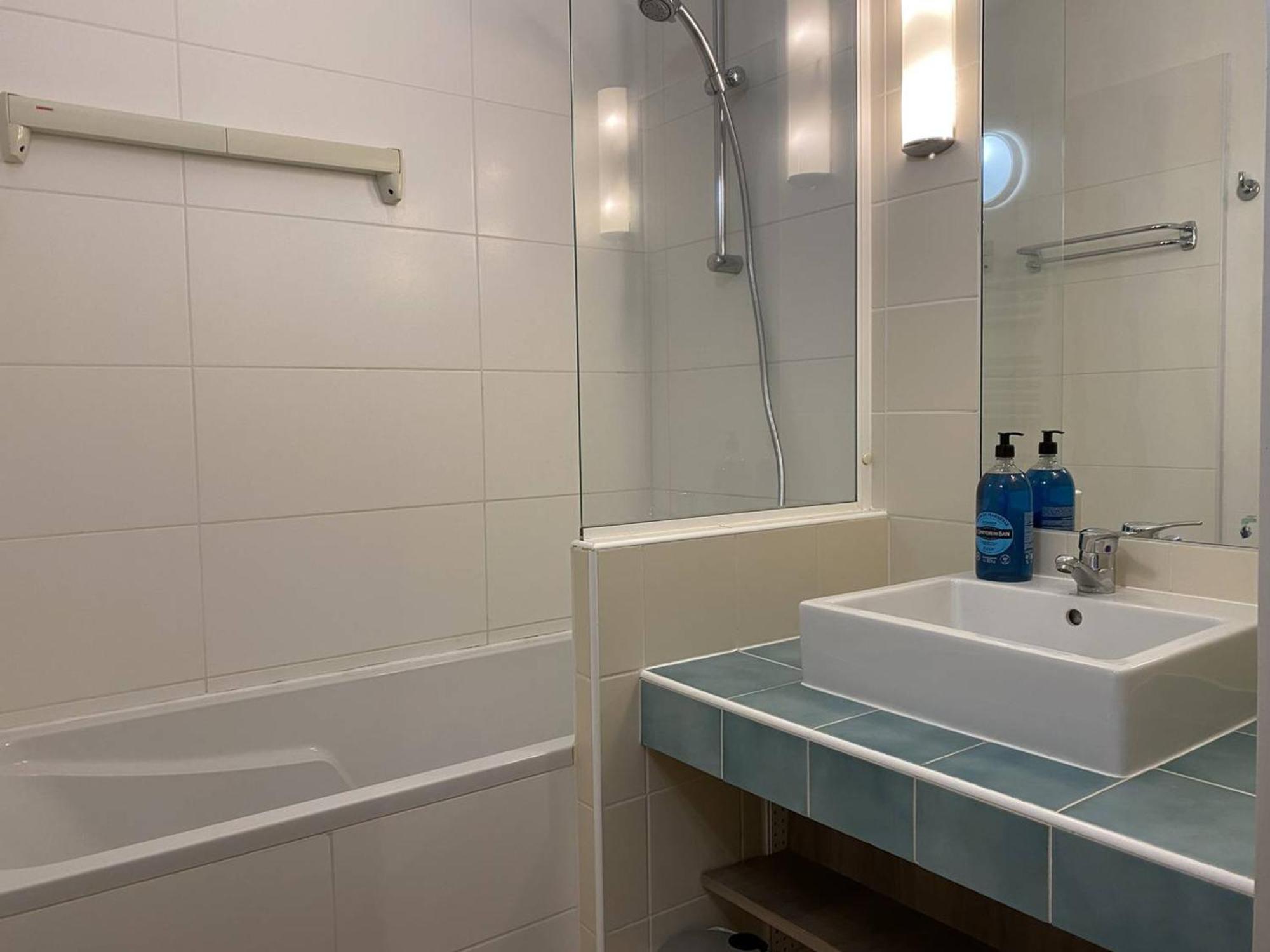 Appartement Avec Piscine, Wifi, A 50m De La De Trestraou - - Fr-1-368-403