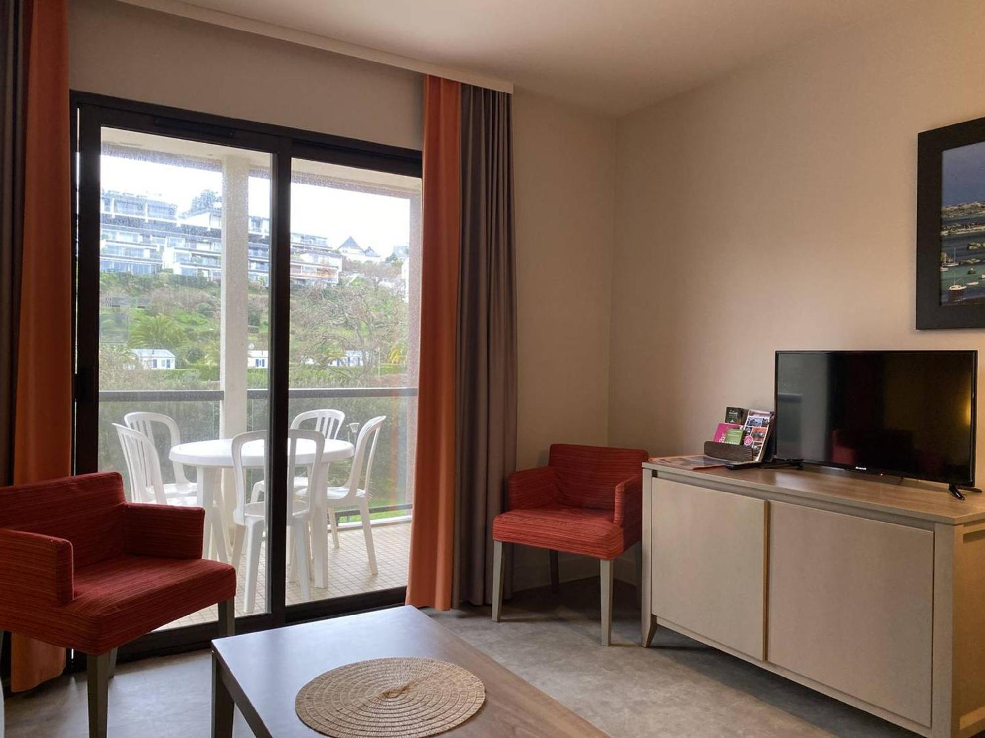 Appartement Avec Piscine, Wifi, A 50m De La De Trestraou - - Fr-1-368-403 *